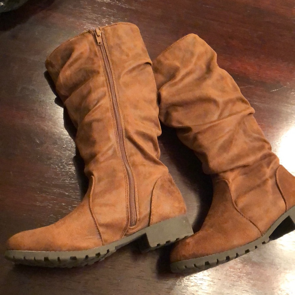 Girls brown (suede like) boots